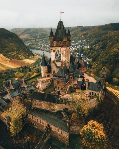 Cochem Germany, Castle Germany, Castle Estate, Rhineland Palatinate, Germany Castles, Visit France, Fantasy Castle, Beautiful Castles, Medieval Castle