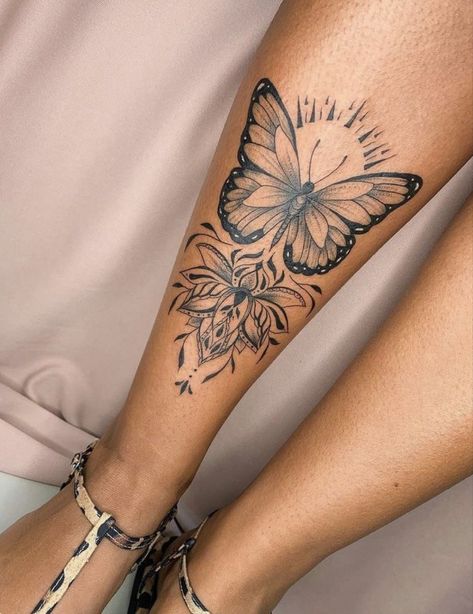 Trap Tattoos For Women, Butterfly Leg Tattoos, Artsy Tattoos, Shin Tattoo, Tattoos To Cover Scars, Animal Tattoo Ideas, Couple Tattoos Unique, Girl Arm Tattoos, Mom Tattoo Designs