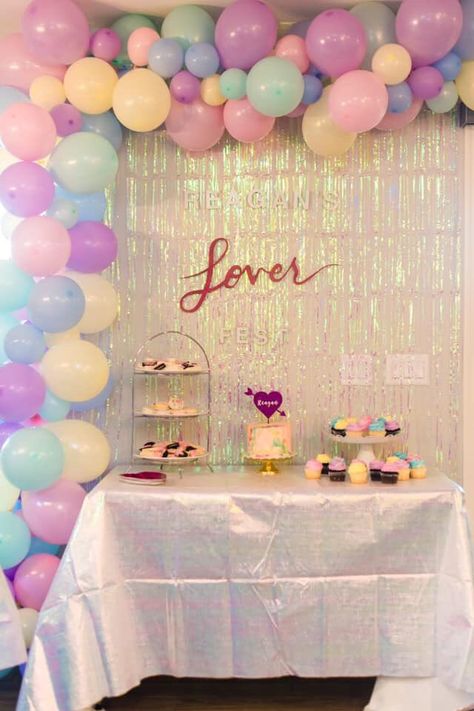 Lover Era Birthday Party, Taylor Swift Themed Bridal Shower Ideas, Taylor Swift Balloon Garland, Taylor Swift Balloons, Bolo Taylor Swift, Taylor Swift Birthday Party, 17 Doğum Günü, Swiftie Party, Taylor Swift Cake