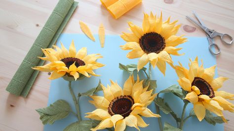 Miss Petal & Bloom | Free Online Tutorials Paper Sunflower Tutorial, Sunflower Tutorial, Sunflower Template, Diy Sunflower, Paper Sunflowers, Paper Craft Tutorials, Paper Diy, Crepe Paper Flowers, Paper Flower Bouquet