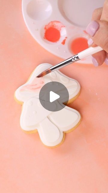 Cake Decorating Roses, Watercolour Effect, Edible Paint, Fondant Figures, Watercolor Effects, How To Paint, The Cutest, Fondant, Cake Decorating