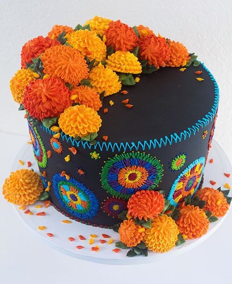 Leslie Vigil on Instagram: “Buttercream embroidery 🧡🧵💛featuring a ‘bed’ of marigolds and ‘wafting’ petals. Inspired by Dia De Los Muertos for Maverick’s “Coco” themed…” Fall Cake Ideas, Dia De Los Muertos Party Ideas, Mexican Cake, Torte Creative, Fall Cake Recipes, Mexican Birthday Parties, Fiesta Cake, Fall Cake, Torte Cupcake