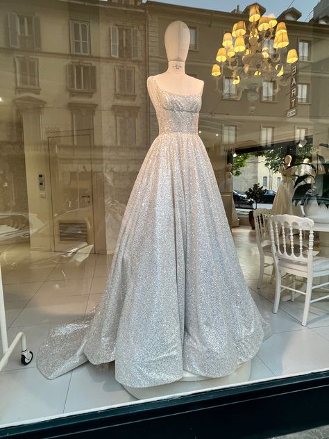 My future wedding dress Wedding Dresses Taylor Swift, Taylor Swift Wedding Dress, Dresses Taylor Swift, Taylor Swift Wedding, Future Wedding Dress, Future Wedding, My Future, Milan, Taylor Swift