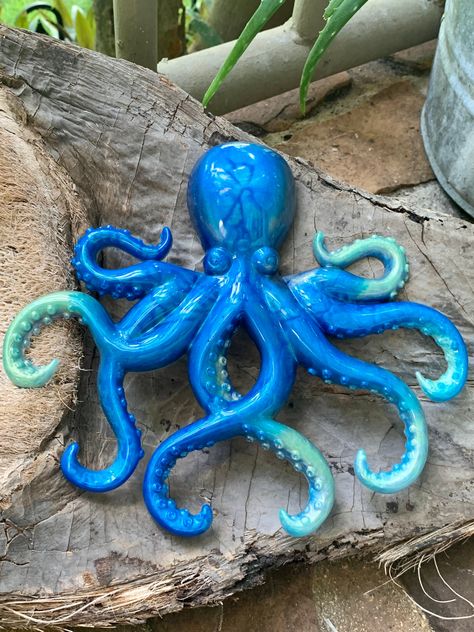 Diy Clay Octopus, Ceramic Wall Art Animals, Ceramic Octopus, Clay Art Octopus, Octopus Modeling Clay, Octopus Clay Sculpture, Cute Polymer Clay Octopus, Octopus Wall Art, Clay Moulding