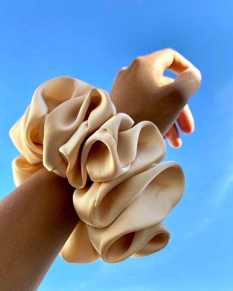 Scrunchies Shoot Ideas, Silk Product Photography, Scrunchie Branding, Hair Accessories Photoshoot, Hair Accessories Photography Ideas, Scrunchies Photography Ideas, Scrunchies Aesthetic Photography, Scrunchie Photoshoot Ideas, Scrunchies Photoshoot