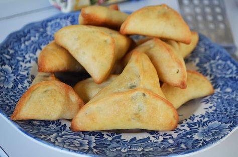 Lebanese Fatayer Recipe, Lebanese Spinach, Fatayer Recipe, Lebanese Meat Pies, Spinach Pies, Lebanese Cuisine, Spinach Pie, Orange Blossoms, Cheese Pies