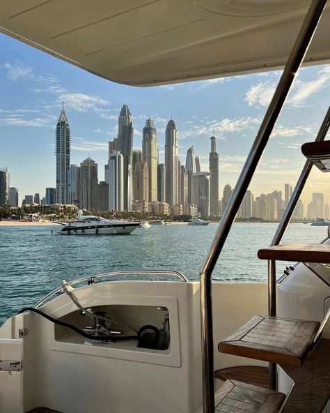 Dubai Yacht, Dubai Beach, Dubai Aesthetic, Laptop Wallpaper Desktop Wallpapers, Mi Life, Golden Life, City Background, Yacht Life, Dubai Life