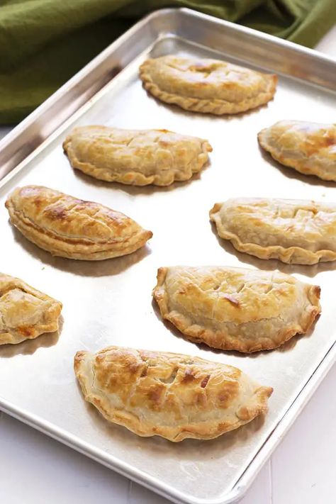 Green Chile Chicken Empanadas, Taco Hand Pies, Savory Hand Pies Recipes, Empanadas Recipes, Chicken Hand Pies, Enchiladas Suizas, Hand Pies Savory, Pasties Recipes, Green Chile Chicken Enchiladas