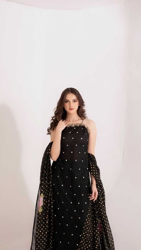 Eastern Dresses, Desi Fashion Casual, Pakistani Fancy Dresses, Desi Clothes, Indian Dresses Traditional, Simple Pakistani Dresses, Designer Dresses Casual, Boutique Dress Designs, Stylish Dress Book