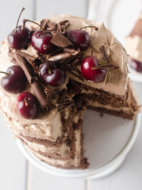 Amaretto Cake Recipe, Cherry Amaretto, Amaretto Cake, Cherry Baby, Chocolate Shavings, Chocolate Cherry, Sweet Cakes, Piece Of Cakes, Decadent Desserts