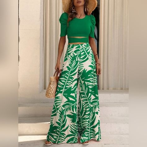 Solid Tee & Tropical Print Wide Leg Pants Beachy Dresses, Butterfly Blouse, Chic Maxi Dresses, Coord Set, Work Chic, Elegant Maxi Dress, Printed Wide Leg Pants, Preppy Casual, Floral Midi Skirt