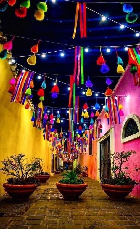 Mexican Fiesta Decor, Mexico Festival, Event Ideas Creative, Mexican Night, Christmas Classroom Door, Mexican Christmas, Mexican Party Theme, National Holiday, Mexican Party