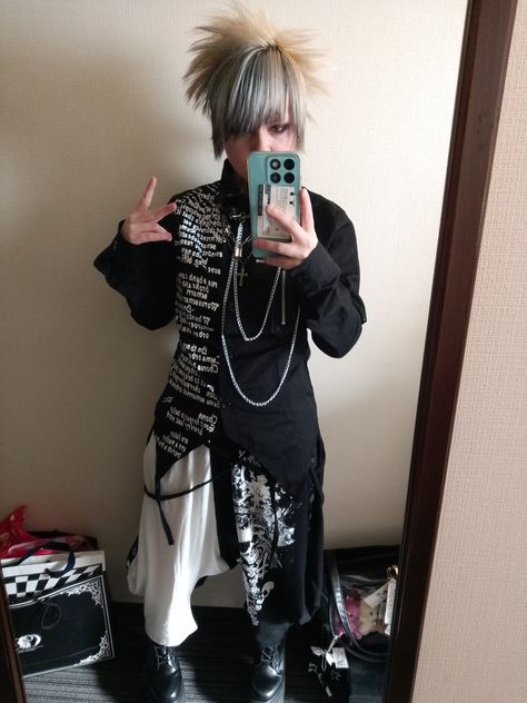 Visual Kei Outfits, Kei Outfits, 1990's Fashion, 90s Nostalgia, Harajuku Fashion, Visual Kei, Punk Fashion, Harajuku