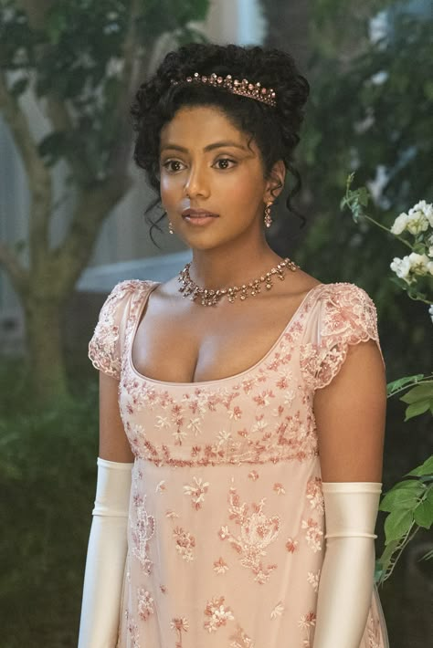 Bridgerton. Charithra Chandran as Edwina Sharma in episode 201 of Bridgerton. Cr. Liam Daniel/Netflix © 2022 Bridgerton Party, Princesa Charlotte, Regency Era Fashion, Casual Attire For Women, Regency Dress, Julia Quinn, Regency Era, Summer Fashion Outfits, Jane Austen