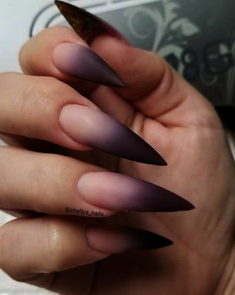 Oval Fake Nails, Round Nail Art, Unghie Sfumate, Witchy Nails, Stiletto Nail Art, Nail Art Tips, Gothic Nails, Goth Nails, Pointed Nails