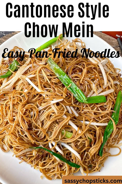 cantonese style chow mein Autumn Meals, Beef Noodle Stir Fry, Beef Chow Mein, Pan Fried Noodles, Popular Chinese Dishes, Noodle Stir Fry, Asian Party, Healthy Asian Recipes, Cantonese Food