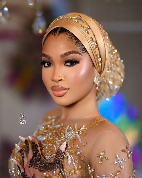 The headshots are in and I’m in love 😍😍 Incase you didn’t believe how beautiful this glam was, pictures don’t lie !! Bride @zakiyaahmed__ Photography @chocolate_shot_it Designer @milirv__ Hairstylist @prikelshairltd Makeup @theglam_plugg Bride’s gele @bridal__affairr Blogger @live_weddings_with_kwaku Decor @stylishsueno Catering @menscook Waiters @ep_usheringagency Coordination @fnfeventsgh Lighting & effects @e3_multimedia_lighting Venue @roomyroom_ Screens @strings_consult Candles @akadi... Light Bridal Makeup, Nigerian Makeup, Chocolate Shot, Photography Chocolate, Nikkah Outfit, Royal Hairstyles, Mummy Birthday, Chocolate Shots, Nigerian Wedding Dress