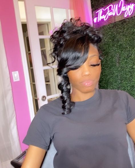 Jai Wayy on Instagram: “Bedroom hair 😍 I love this look, so versatile & classy!! 🙌🏽 (side part qw, pin up) • • #jaiwayy #chicagofrontals #chicagohairstylist…” Side Part Qw, Instagram Bedroom, Hair 101, Pin Up Hair, Side Part, Prom Hair, Sweet 16, Hair Inspo, Hair Stylist