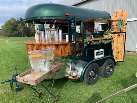 Bar On Wheels Food Truck, Camping Bar Ideas, Food Truck With Tables And Chairs, Portable Coffee Bar Ideas, Mobile Wine Bar Trailer, Portable Bar Trailer, Portable Cocktail Bar, Mobile Bar Cart Ideas, Drink Trailer Ideas