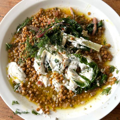 Garlic Braised Swiss Chard, Lentils and Yoghurt - A Great Side Dish - The Gloss Magazine Braised Lentils, Party Snacks Healthy, Swiss Chard Recipes, Chard Recipes, Food Fall, Baked Veggies, Spring Food, Cheap Food, Healthy Easy Recipes