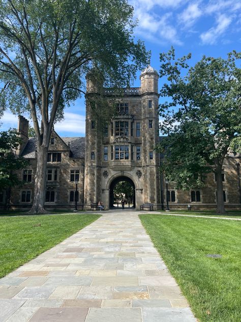 College Au Aesthetic, Umich Campus, University Of Michigan Law School, Umich Aesthetic, Western Michigan University Aesthetic, Michigan State University Aesthetic, Central Michigan University Aesthetic, Beautiful Campus Colleges, Campus Aesthetic