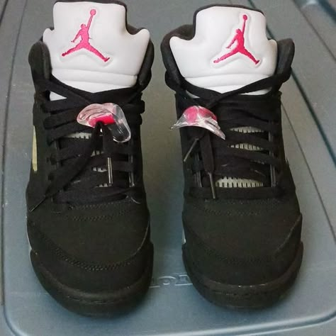 Air Jordan 5 retro OG BG, blk gray red size 7y Retro 5 Jordans Outfit, Retro 5 Jordans, Jordan 5s, Bape Shoes, Jordan Retro 5, Pretty Sneakers, Pretty Shoes Sneakers, Cute Shoes Heels, Jordan 5 Retro