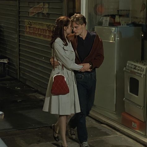 Michael Pitt as Matthew and Eva Green as Isabelle in The Dreamers (2003) Isabelle The Dreamers Eva Green, The Dreamers 2003 Eva Green, Dreamers Movie Aesthetic, The Dreamers Isabelle, The Dreamers Matthew, The Dreamers Movie Eva Green, Michael Pitt The Dreamers, The Dreamers Eva Green, Look Of Love In Movies