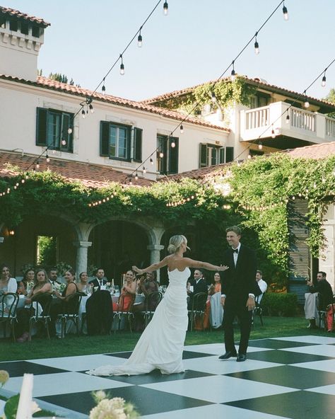 Delaney | these special moments are forever 🥹�🫶🏼🍾💍✨ | Instagram Classic Hollywood Wedding, Hollywood Wedding Dress, Classic Wedding Theme, Classic Wedding Ideas, Glam Bridal Makeup, Delaney Childs, Classic Wedding Themes, Lego Wedding, First Dance Photos