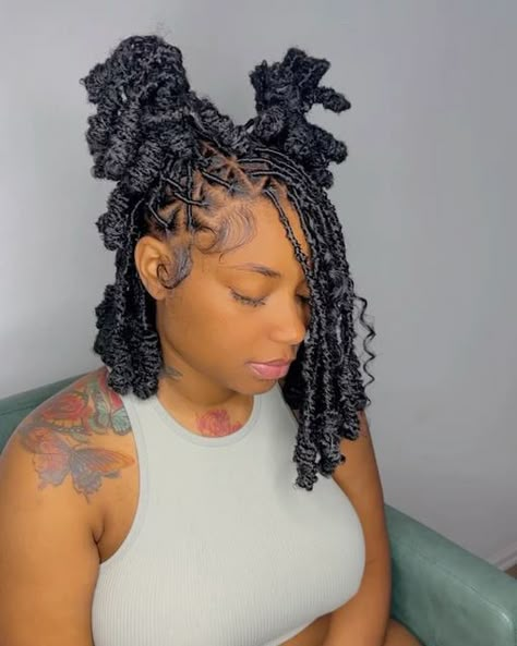 Knot Bob Locs, Island Locs Styles, Boho Bob Locs Black Women, Short Bob Locs Hairstyles, Loc Bob Hairstyles, Bob Locs Hairstyles For Black Women, Black Woman Braided Hairstyles, Locs Bob Hairstyle, Bob Locs Styles