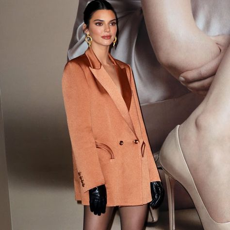 Kendall Jenner Colour Palette, Colourful Suit, Versace Suits, Balmain Blazer, Formal Blazer, Crepe Blazer, Harris Wharf London, Satin Blazer, Tweed Mini Skirt