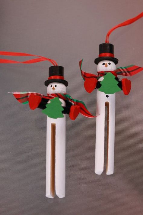 Clothespin Snowman, Decorated Clothespins, Diy Christmas Ornaments For Kids, Ornaments For Kids To Make, Clothes Pin Ornaments, Easy Diy Christmas Ornaments, Christmas Ornaments For Kids, Christmas Clothespins, Ornaments For Kids