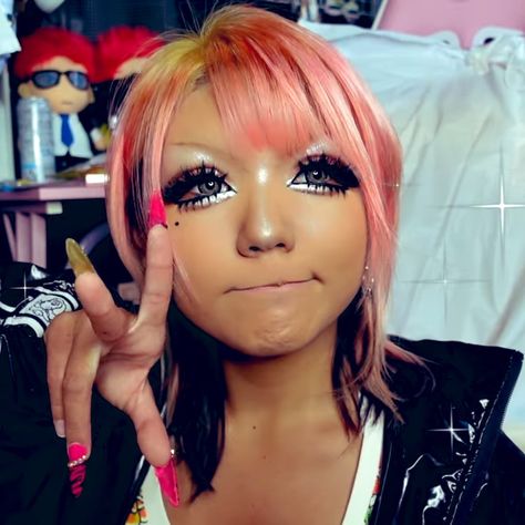 Haady Gyaru Makeup, Garu Make Up, Gyrua Girl Makeup, Hello Kitty Make Up Looks, Gyaru Makeup Black Women, Gyura Makeup, Reiwa Gyaru, Gyaru Make Up, Rokku Gyaru Makeup