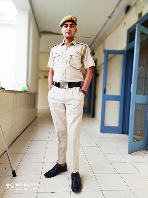 Indian Police, Delhi Police, Delhi Airport, Best Friend Pictures Tumblr, Girly Dp, Doodle Images, Police Uniforms, Men In Uniform, Best Friend Pictures