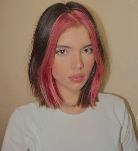 Short Hair With Pink Money Piece, Money Piece Hair Short, Short Hair Pink Highlights, Front Hair Dyed, Pink Money Piece Hair, Shades Of Pink Hair, Pink Money Piece, Pink Money, Short Brunette Hair