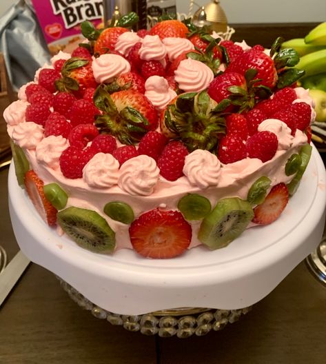 Fruit Topping, Kiwi Strawberry, Fruit Toppings, Raspberry Fruit, White Cake, Kiwi, Raspberry, Fruit, Cake