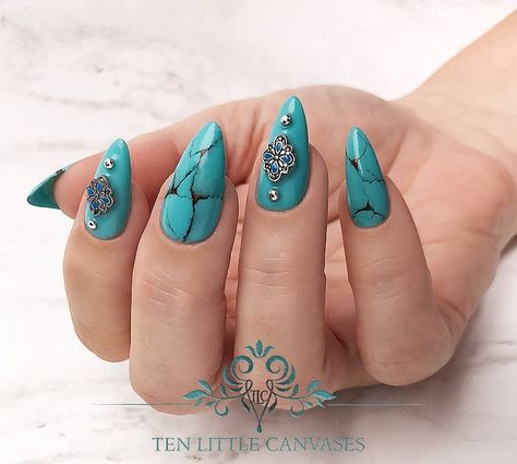 #marblenail #turquoisenail Tourquise Nails Design, Turquoise Western Nails Designs, Western Turquoise Nails, Turquoise Country Nails, Tourquise Nails, Western Inspired Nails, Western Nail Art Turquoise, Turquoise Western Nails, White And Turquoise Nails Western