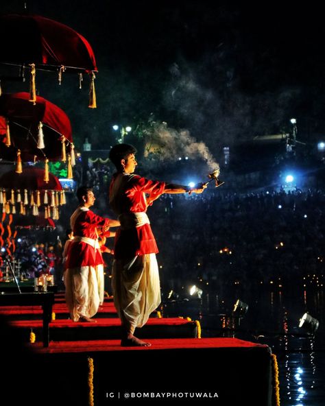 Dev Deepawali 2024 ✨ Mumbai's Mini Banaras Dev Deepwali Shot on: @canonindia_official #devdiwali #banaras #varanasi This was like a magical moment for every mumbaikar because such things in mumbai are rare 💜 Har Har Mahadev 🙏🙏 (Dev Deepawali, Dev Diwali, Mumbai Mini Banaras, mini Varanasi In Mumbai, Walkeshwar, Walkeshwar Mandir, Mumbai's Banaras) @bangangamahaaarti #photowalkmumbai #mahaaarti #bangangamahaarti2024 Dev Deepawali, Dev Diwali, Har Har Mahadev, Varanasi, Diwali, Mumbai, Vision Board