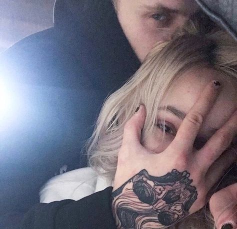 Grunge Couple, Relationship Goals Pictures, Aesthetic Grunge, Beautiful Couple, Couple Aesthetic, Grunge Aesthetic, Cute Couple Pictures, Cute Couples Goals, Couple Pictures