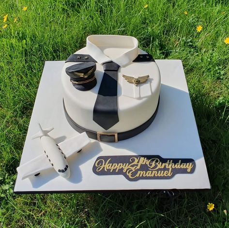 Aviation Cake Ideas, Pilot Theme Cake, Cake For Pilot, Plane Cake Design, Aeroplane Cake For Men, Pilots Birthday, Airplane Cake, Airplane Pilot, Simple Cake Designs