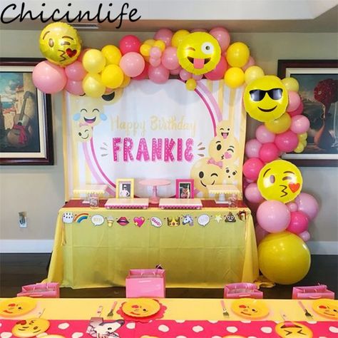 Girls Emoji Birthday Party, Emoji Party Decorations, Birthday Balloon Garland, Emoji Balloon, Birthday Emoji, Emoji Cupcakes, Emoji Cake, Superhero Birthday Invitations, Emoji Birthday Party