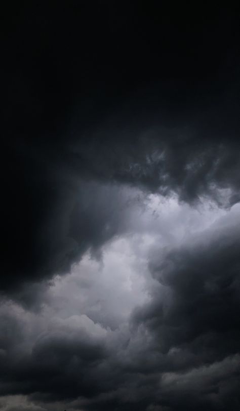 Dark Cloud Drawing, Dark Cloud Wallpaper, Gloomy Clouds, Clouds Dark Aesthetic, Dark Sky With Clouds, Sunflower Iphone Wallpaper, Dark Black Wallpaper, Stormy Skies, Look Wallpaper