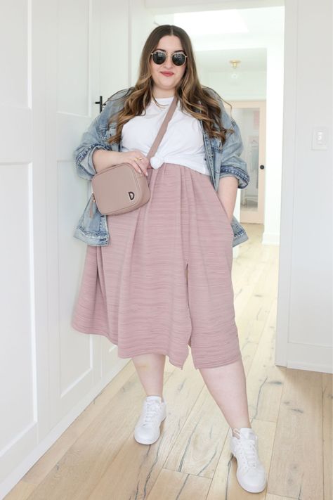 Plus Size Business Attire, Casual Plus Size Outfits, Curvy Casual Outfits, Outfits Gorditas, Plus Size Looks, Chubby Fashion, Look Plus Size, Skirt And Sneakers, Summer Work Outfits