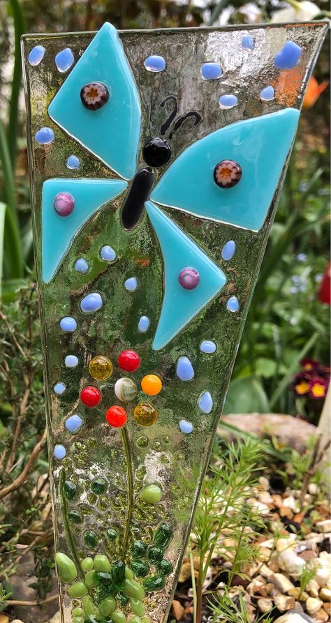 Butterfly Plant Pot Stake/blue Butterfly Garden - Etsy Fused Glass Butterfly, Daisy Flower Garden, Flower Stakes, Daisy Plant, Butterfly Plant, Flower Garden Art, Daffodil Flowers, Chelsea Garden, Garden Butterfly