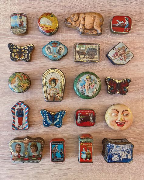 Cachous, needle tins, chocolate snd sample tins Whimsical Trinkets, Trinket Tin, Cool Collections, Old Tins, Vintage Trinkets, Collections Of Objects, Cookie Tins, Mini Things, Vintage Tins