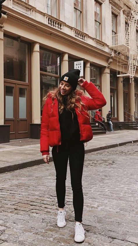 Red Cropped Puffer Jacket Outfit, Puffer Red Jacket Outfit, Red Jacket Winter Outfit, Red Parka Outfit Winter, Red Puffy Jacket Outfit, Red Winter Jacket Outfit, Red Puffer Coat Outfit, Red Jacket Outfit Casual, Red Puffer Outfit