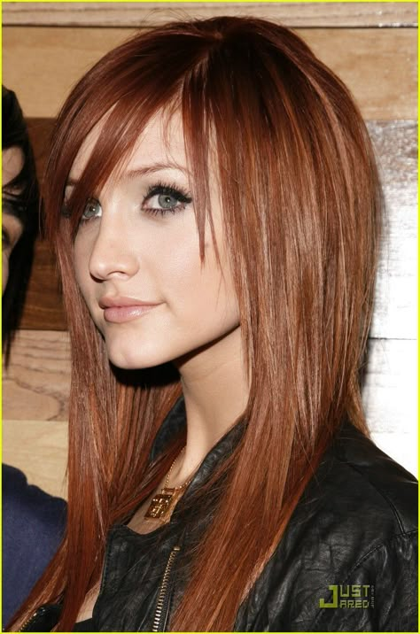 Ashlee Simpson Hair, Ashley Simpson, Razored Haircuts, Ashlee Simpson, Young Celebrities, Hot Spicy, Long Hair With Bangs, Scene Hair, Copper Hair