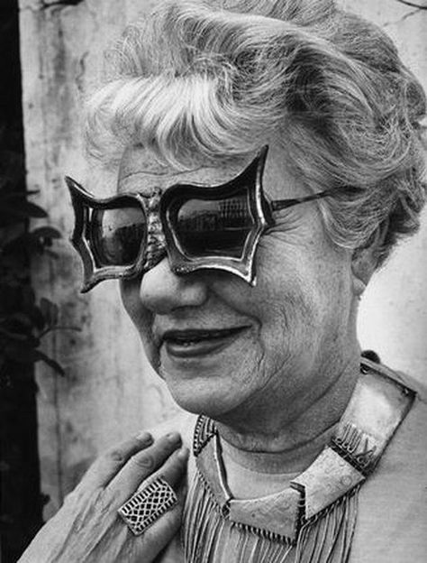 Peggy Guggenheim 1960's Peggy Guggenheim, Diana Vreeland, Guggenheim Museum, Advanced Style, Old Woman, Vintage Eyewear, Eye Wear Glasses, Looks Style, Titanic