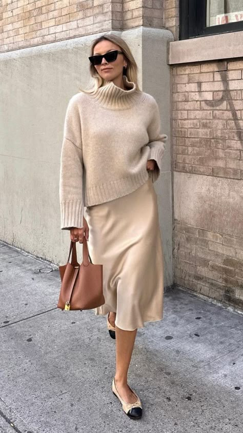 Beige Slip Skirt Outfit, Outfit For Skirt, Slip Skirt Outfit Casual, Beige Skirt Outfits, Beige Skirt Outfit, Chic Skirt Outfits, Elegant Skirt Outfits, Slip Skirt Outfit, Silk Skirt Outfit