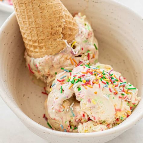 Funfetti Ice Cream, Butterscotch Sauce Recipes, Cake Batter Ice Cream, Pumpkin Pie Recipe Easy, Graham Cracker Recipes, Ice Cream Birthday Cake, Butterscotch Sauce, Ice Cream Mixture, Homemade Pumpkin Puree