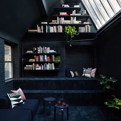 New Yorker Loft, New York Office, New York Loft, Flatiron Building, Attic Renovation, Casa Vintage, Home Theater Design, Dark Interiors, Meditation Room